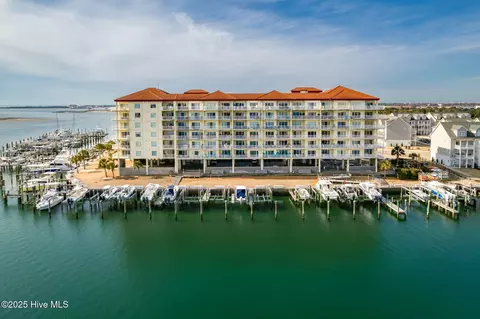 100 Olde Towne Yacht Club Dr #411, Beaufort, NC 28516