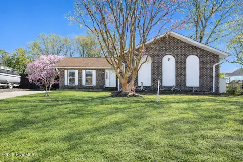 104 SE 16th St, Oak Island, NC 28465