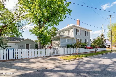 Exterior - 323 E 2nd St, Washington, NC 27889 photo 4 of 10