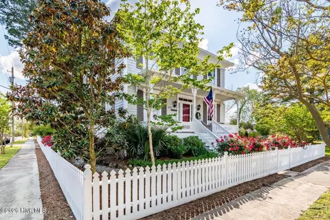 Exterior - 323 E 2nd St, Washington, NC 27889 photo 3 of 10