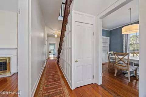 Entry Way - 323 E 2nd St, Washington, NC 27889 photo 2 of 3