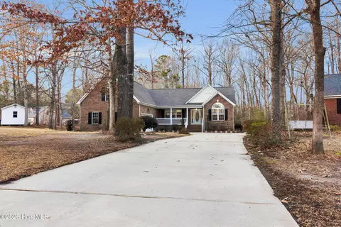 608 Deerfield Dr, New Bern, NC 28562