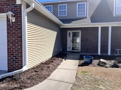 4068 Winds Ridge Dr, Wilmington, NC 28409