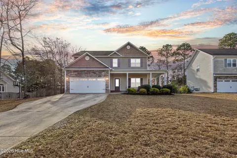 752 Chadwick Shores Dr, Sneads Ferry, NC 28460