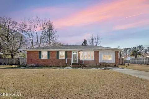 118 Princeton Dr, Jacksonville, NC 28546