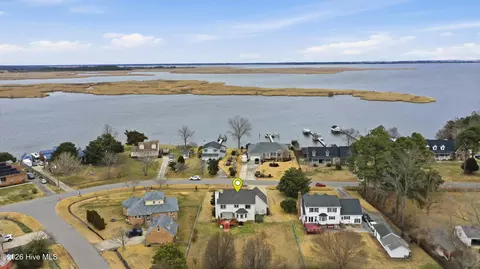 105 Waters Dr, Moyock, NC 27958