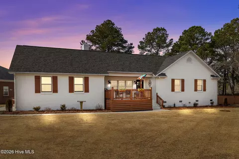100 Stevens Ct, Swansboro, NC 28584