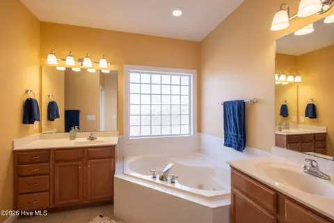 Bath - 20 Bradley Ln, Pinehurst, NC 28374 photo 2 of 4