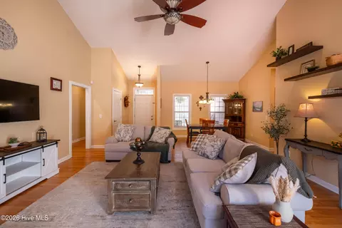Living - 20 Bradley Ln, Pinehurst, NC 28374 photo 2 of 3