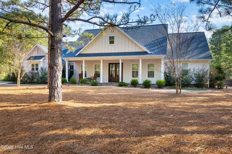 378 Longleaf Dr, West End, NC 27376