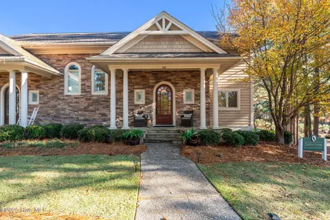 140 Cochrane Castle Cir, Pinehurst, NC 28374