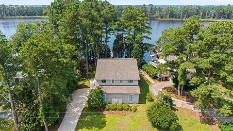 5410 Trade Winds Rd, New Bern, NC 28560