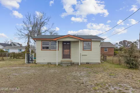 1102 Bay St, Morehead City, NC 28557