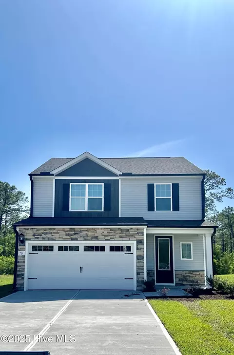 70 Umbrella Palm Dr, Hampstead, NC 28443