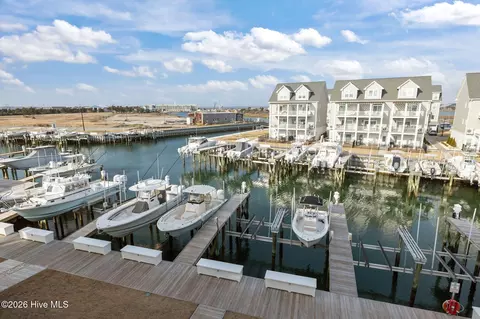 200 Olde Towne Yacht Club Dr #SLIP 65, Beaufort, NC 28516