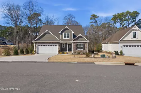 605 Jumper Ct, Southern Pines, NC 28387