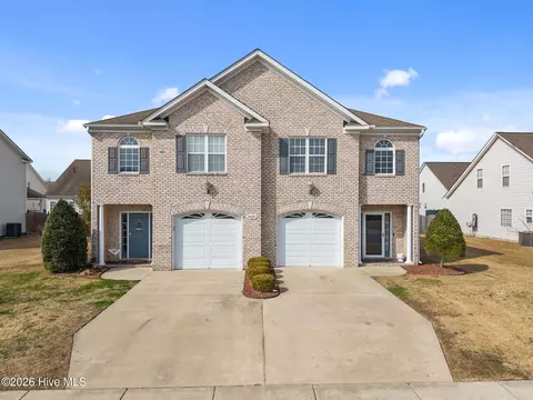 2001 Cambria Dr #B, Greenville, NC 27834