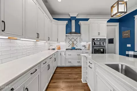Kitchen - 753 Crown Pointe Dr, Hampstead, NC 28443 photo 5 of 8