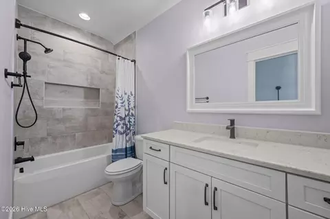 Bath - 753 Crown Pointe Dr, Hampstead, NC 28443 photo 6 of 8