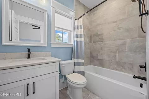 Bath - 753 Crown Pointe Dr, Hampstead, NC 28443 photo 7 of 8