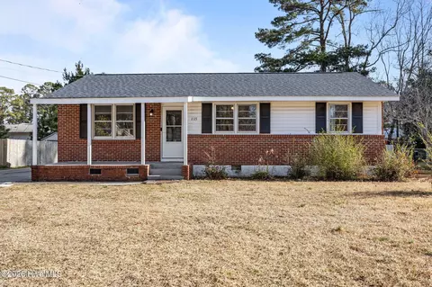 115 Armstrong Dr, Jacksonville, NC 28540