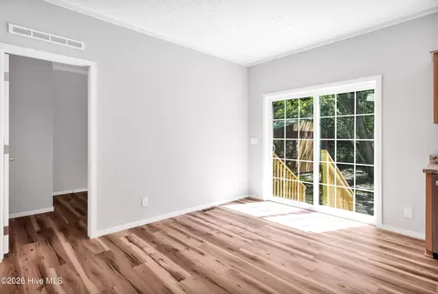 409 Pond View Cir, Hampstead, NC 28443 photo 8