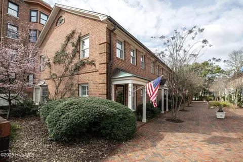 418 S 3rd St #A, Wilmington, NC 28401