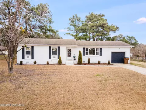 406 Maplehurst Dr, Jacksonville, NC 28540