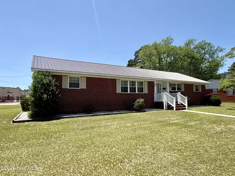 212 Sunset Dr, Williamston, NC 27892
