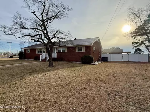 212 Sunset Dr, Williamston, NC 27892