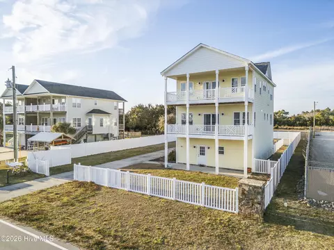 232 Grandview Dr, Sneads Ferry, NC 28460
