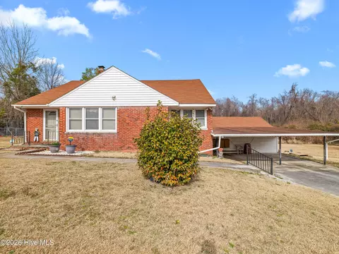 15 East Dr, Jacksonville, NC 28546
