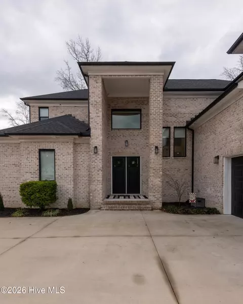 2221 Brook Fields Dr, Winterville, NC 28590