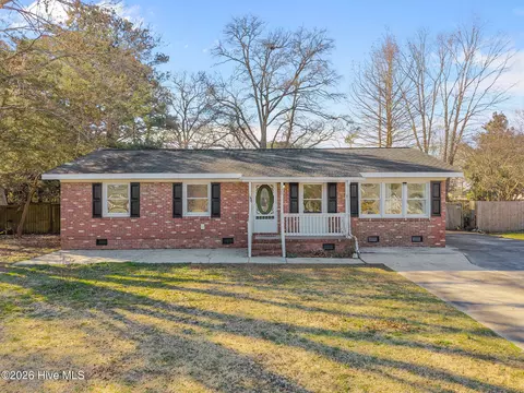 120 Princeton Dr, Jacksonville, NC 28546