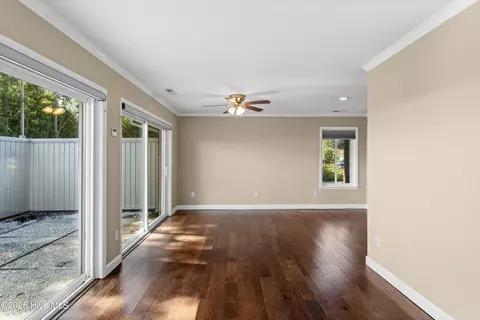 Living - 616 E Murphy St, Wallace, NC 28466 photo 4 of 5