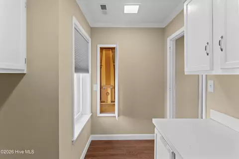 Entry Way - 616 E Murphy St, Wallace, NC 28466 photo 4 of 5