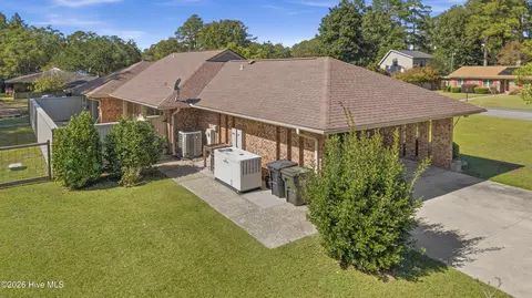 Exterior - 616 E Murphy St, Wallace, NC 28466 photo 1 of 7