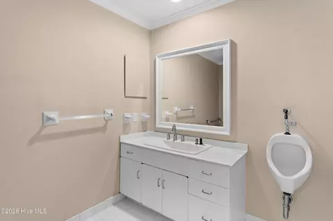 Bath - 616 E Murphy St, Wallace, NC 28466 photo 3 of 4