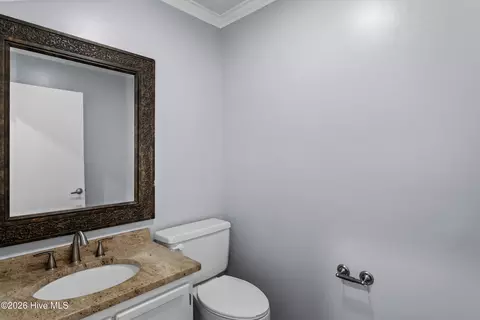 Bath - 616 E Murphy St, Wallace, NC 28466 photo 4 of 4