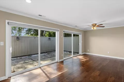 Living - 616 E Murphy St, Wallace, NC 28466 photo 5 of 5