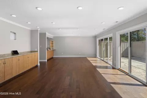 Living - 616 E Murphy St, Wallace, NC 28466 photo 1 of 5