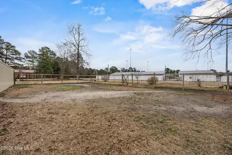 Exterior - 616 E Murphy St, Wallace, NC 28466 photo 5 of 6