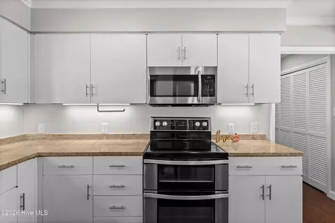 Kitchen - 616 E Murphy St, Wallace, NC 28466 photo 2 of 3