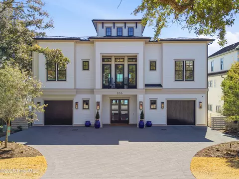 306 E Bay St, Southport, NC 28461
