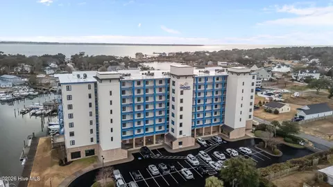 4425 Arendell St #606, Morehead City, NC 28557
