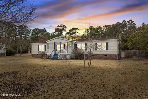 107 Piney Creek Ct, Holly Ridge, NC 28445