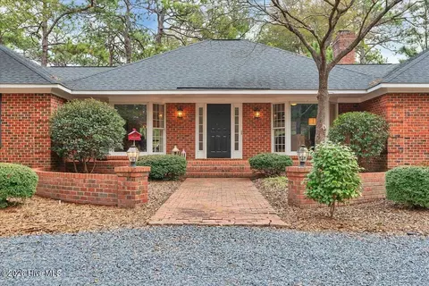 40 Harlow Rd, Pinehurst, NC 28374