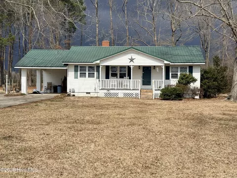 496 Hondros Rd, Clinton, NC 28328
