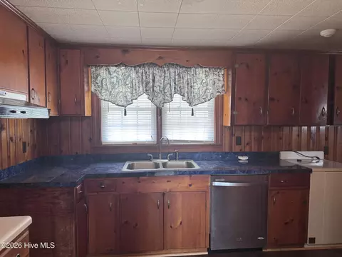 Kitchen - 3222 Perry Blizzard Rd, Deep Run, NC 28525 photo 1 of 1