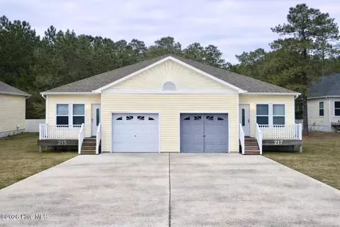215217 Lloyd St, Holly Ridge, NC 28445